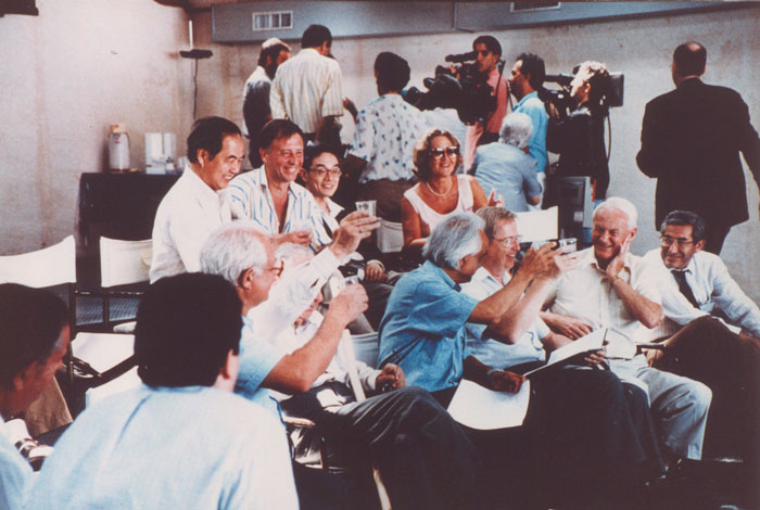 The toast celebrating the end of the terrible hours spent waiting for the conclusion of events in Moscow (Erice, August 1991)