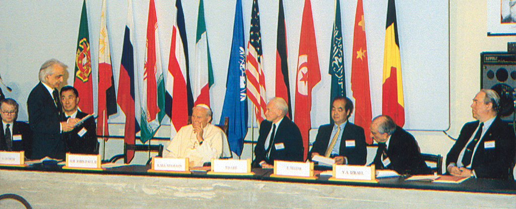 On 8 May 1993, Professor Zichichi addressed the Holy Father with a welcome speech on behalf of the ten thousand scientists gathered in Erice.